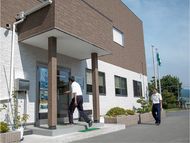 出社するバスドライバー